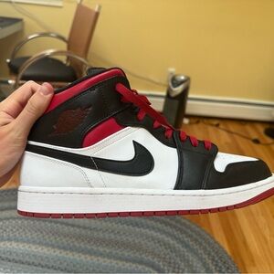 Air Jordan 1 Mid 'Gym Red Black Toe’ BRAND NEW/NEVER WORN Men 13